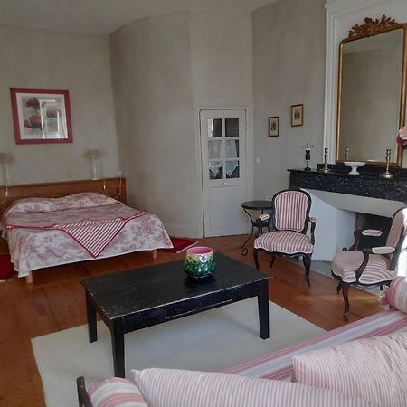 Au Chateau Juillac Rum bild